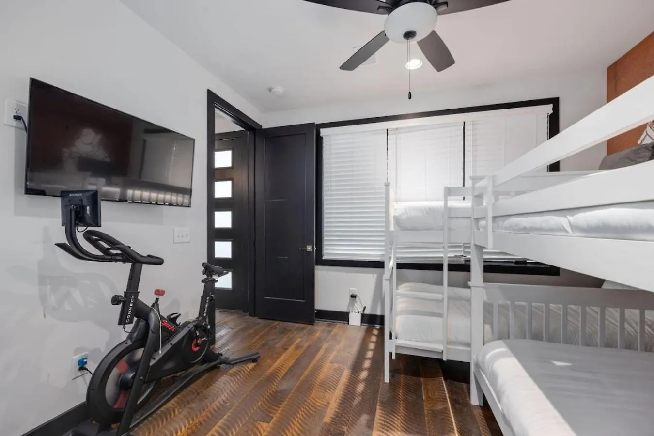 Two Townhomes Blue Dreams And Rustic Elegance 纳什维尔