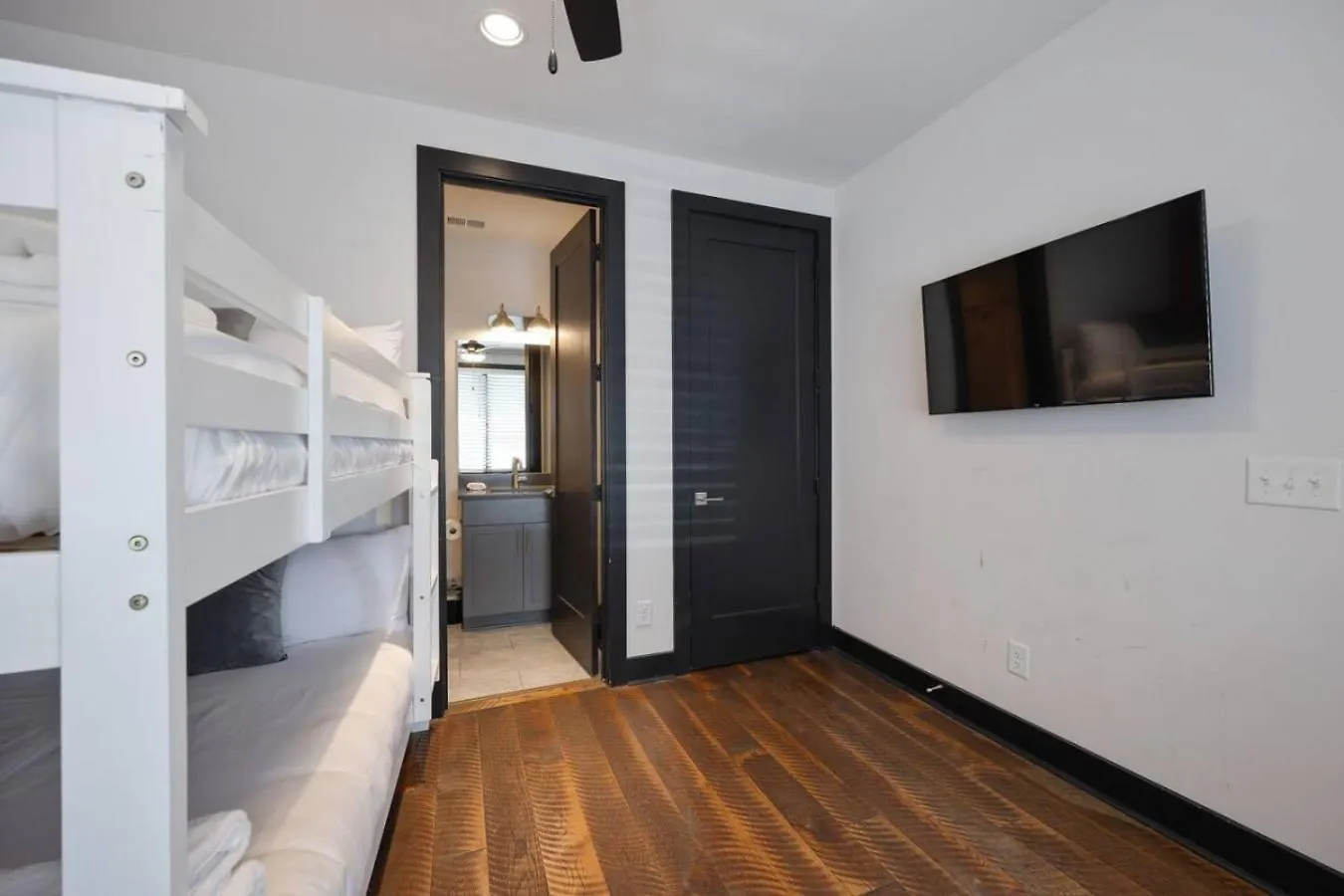 Two Townhomes Blue Dreams And Rustic Elegance 纳什维尔 美国